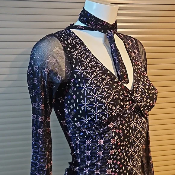 UK Size 6-8 cross wrap top, accentuates bust, transparent sleeves, pussybow tie - Picture 9 of 15